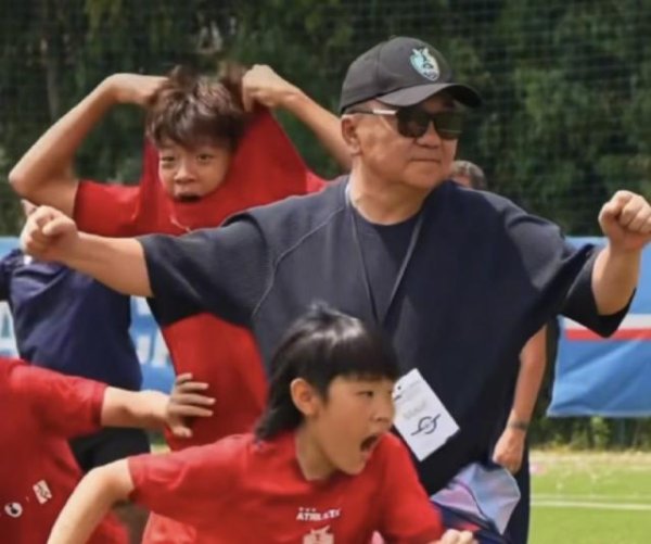 AG真人国际中国官网登录入口 获取尊重！董路9年为足球小将砸5800万：我不像孙继海卖孩子挣钱