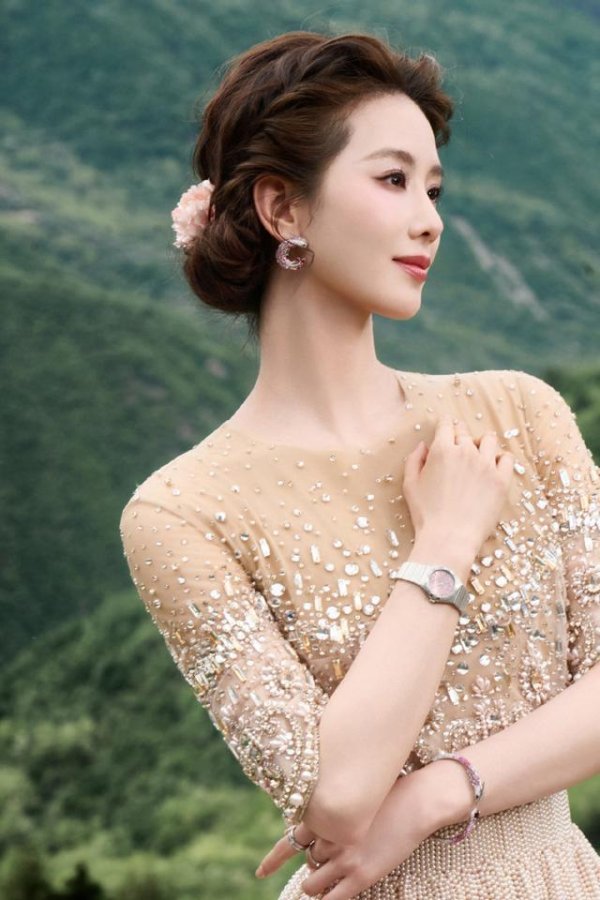 AG真人国际(中国)官方网站 风拂面纱！刘诗诗绝好意思一会儿